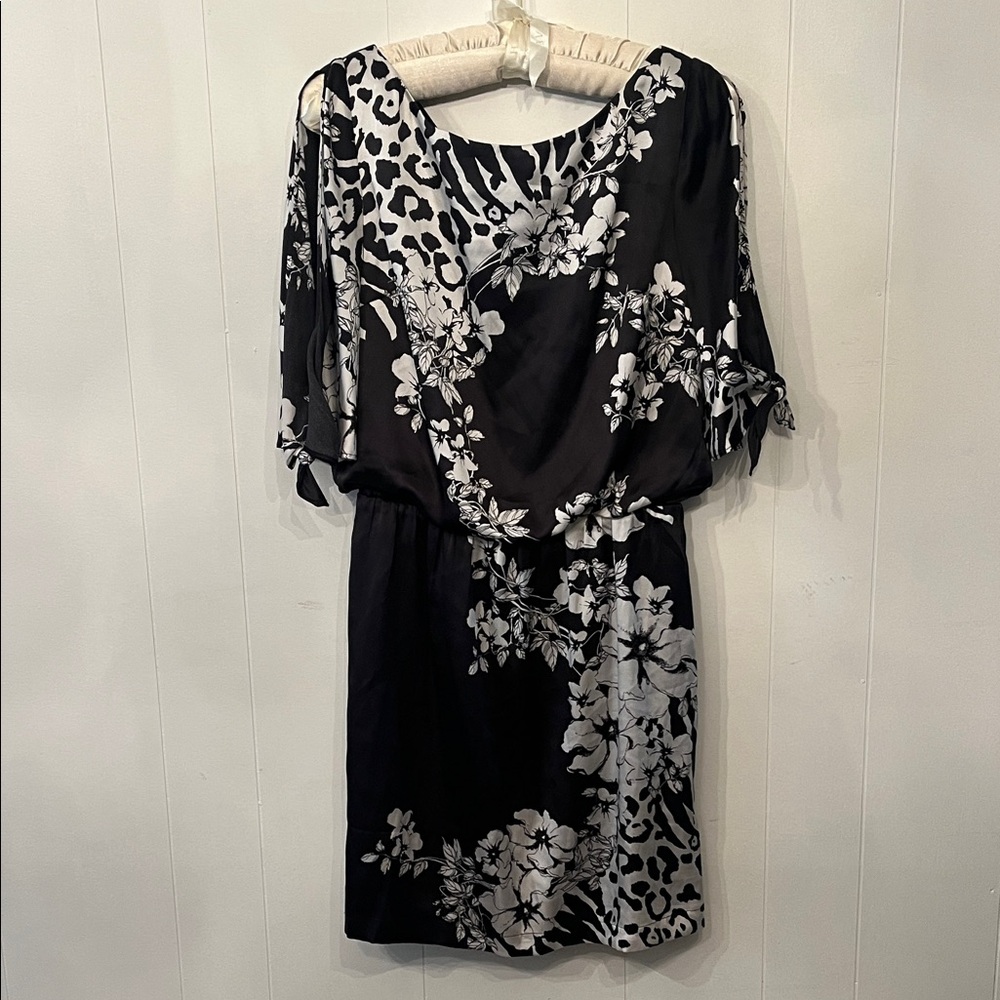 White House Black Market Black & White Mixed Floral Short Dress